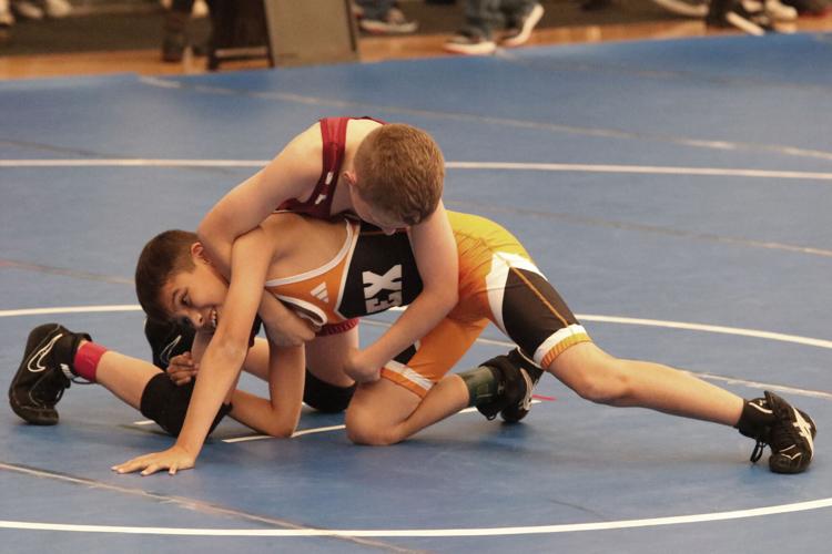 Gothenburg Middle School wrestlers at Kearney