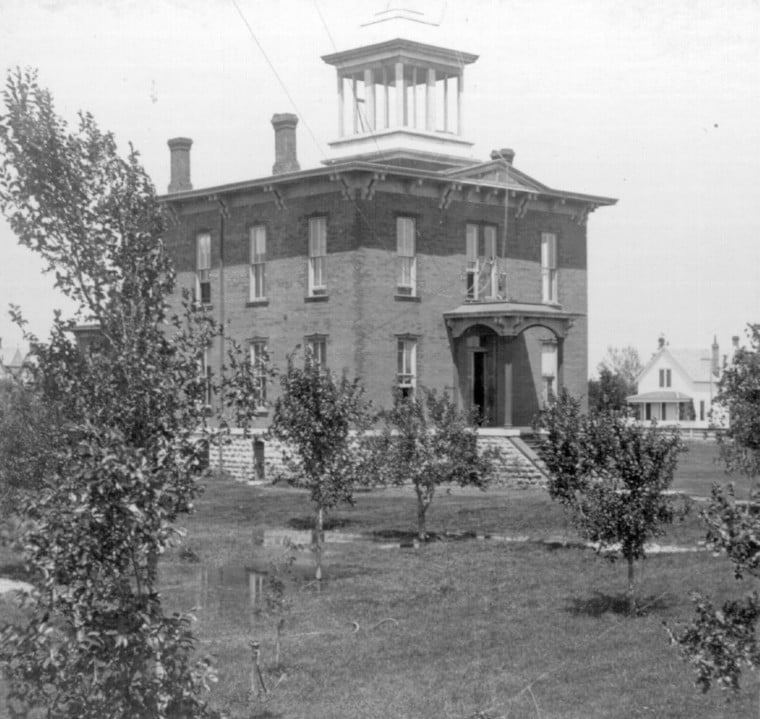 An early history of the Dawson County Courthouse