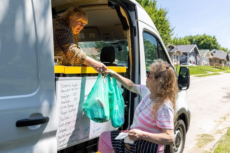 060626-grocerybus-jc-2