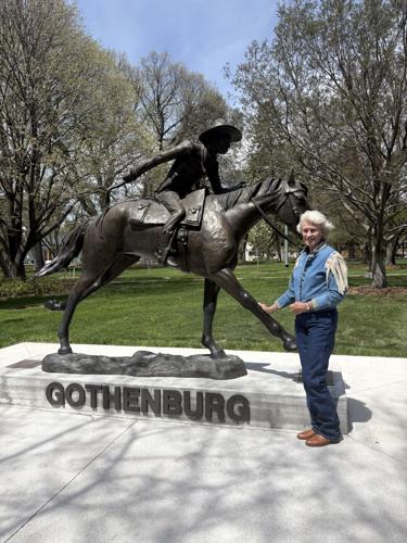 Linda Egle and sculpture