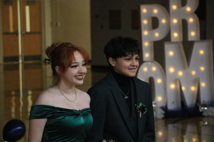 042623-lex-news-LHS-prom12.JPG