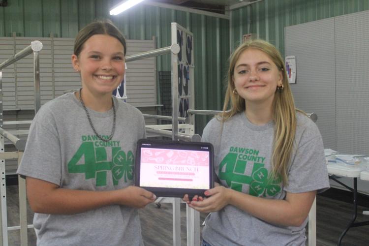 Mollie Spradlin and Addie Joyce