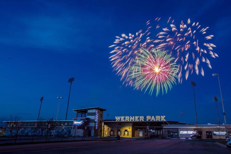 202090421_new_fireworks_cm2