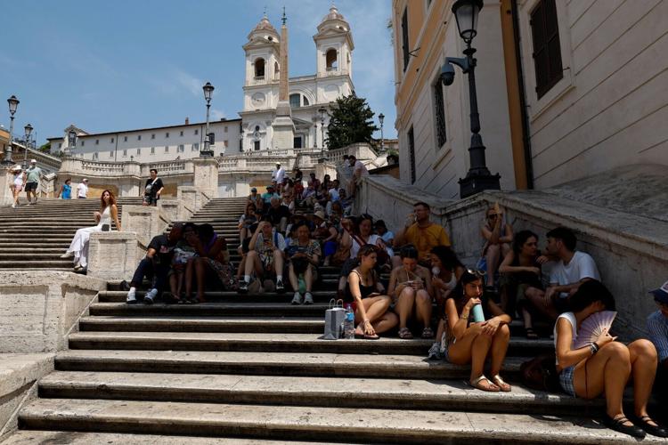 Heat wave hits Rome as temperatures expected to rise further