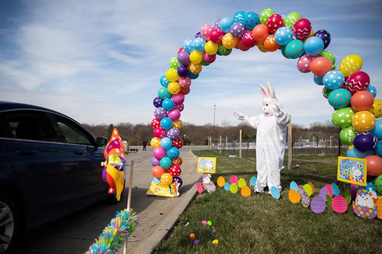 20200405_new_hyveeeasterbunny_ar01