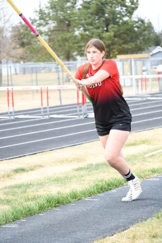 Reagan Chrisinger pole vault