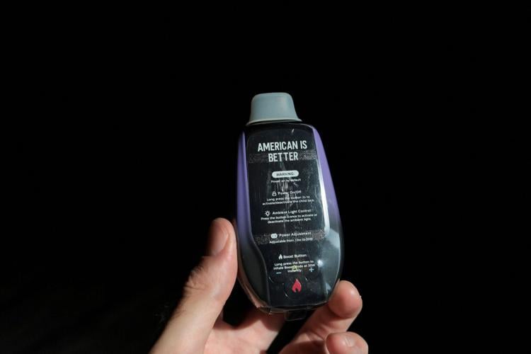 Disposable vape device with American branding