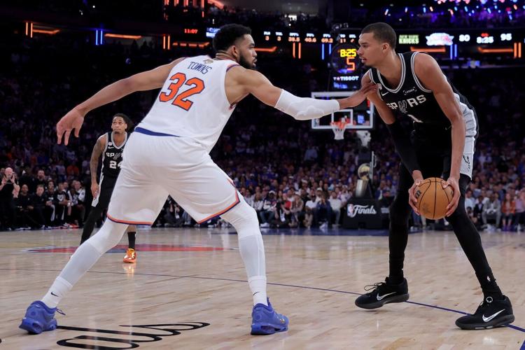 BASKETBALL-NBA-NYK-SAS/