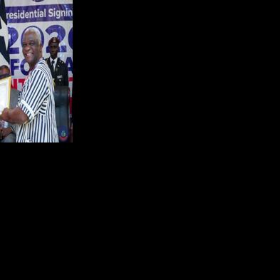 Boakai Hails LRA CG Jallah, Taxpayers | News