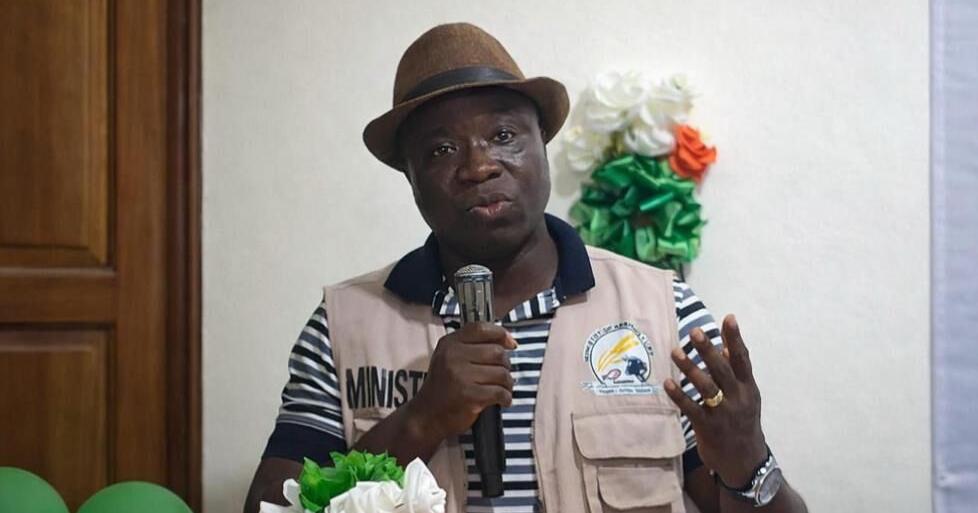 Agriculture Minister Calls for Large-Scale Rubber Expansion