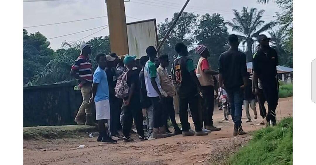 Nimba University Students Besiege Sen. Twahyen Over Donation Dispute