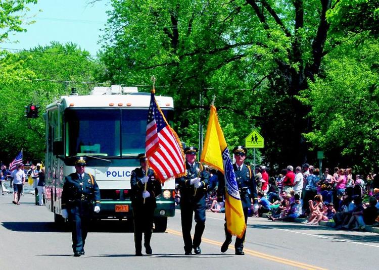 Hundreds line East Avenue for parade Local News