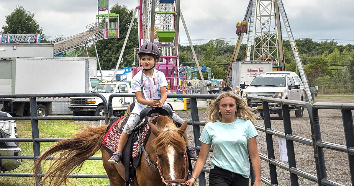 Slideshow Fun at Niagara County Fair Multimedia
