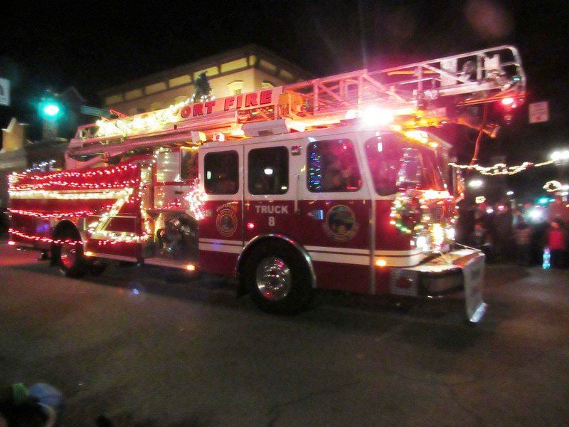 Medina S Parade Of Lights Helps Kick Off Christmas Season Local News Lockportjournal Com