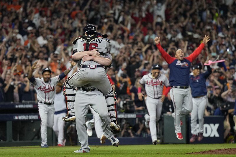 Chipper has two hits, scores winner as Braves top Astros