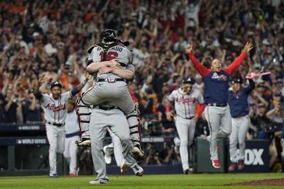 Hammerin' Braves win first World Series crown since 1995, rout