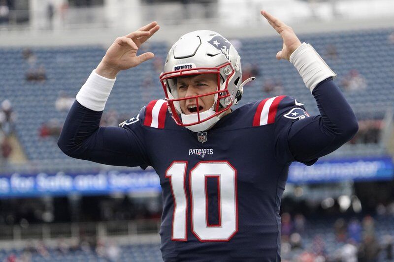 Patriots QB Mac Jones showing 'another level' of leadership in year 2