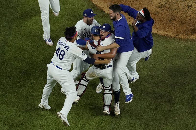 Justin Turner celebrated World Series title despite positive COVID-19 test