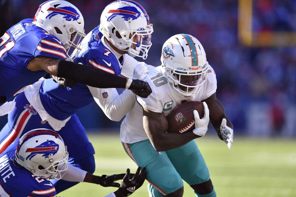 Dolphins' defense humbled, offense neutralized by Bills