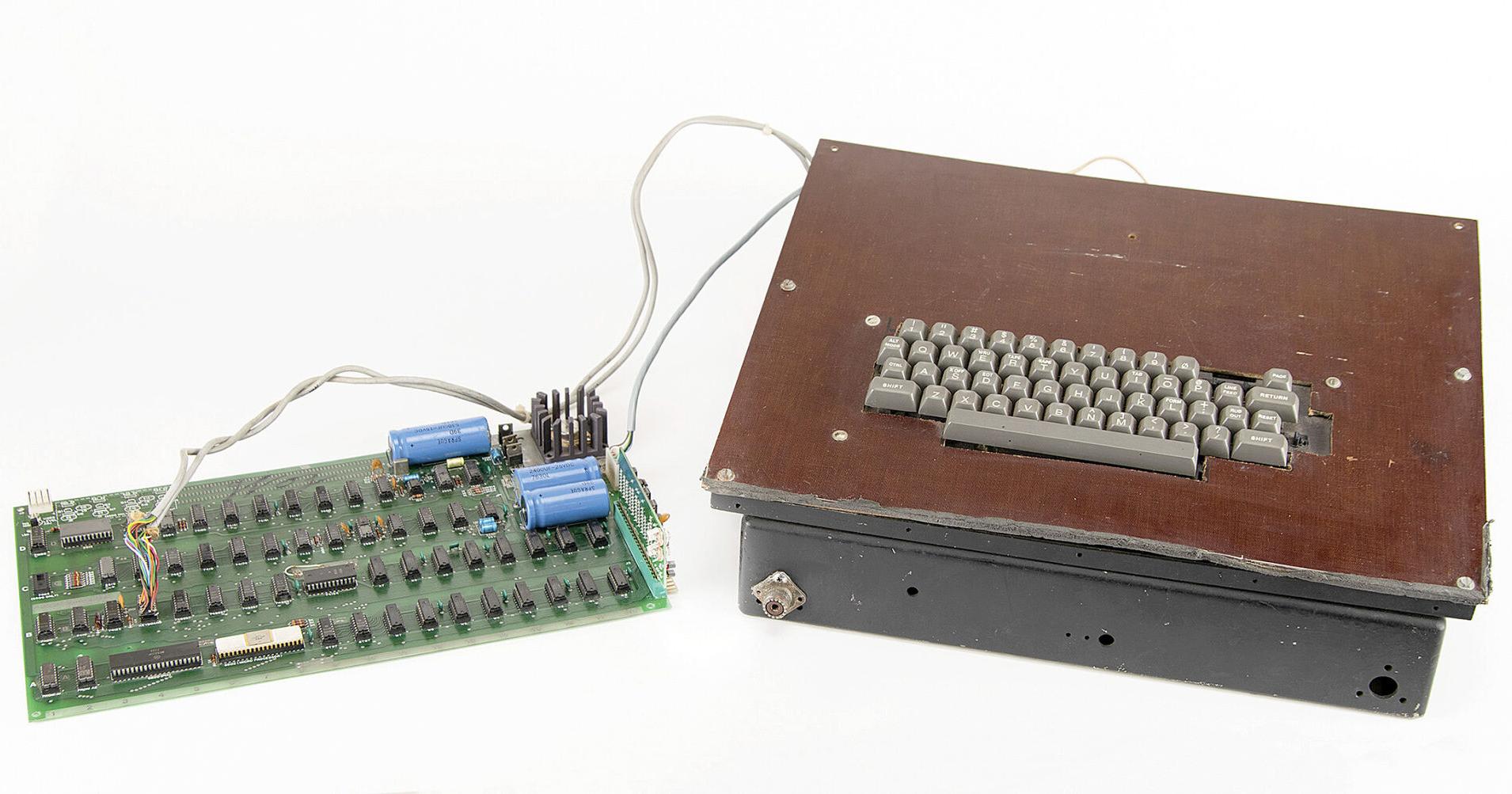 Vintage computer that helped launch the Apple empire is being sold at auction - Vimarsana News