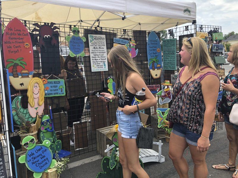 Art show draws crowd to Canal Fest Local News