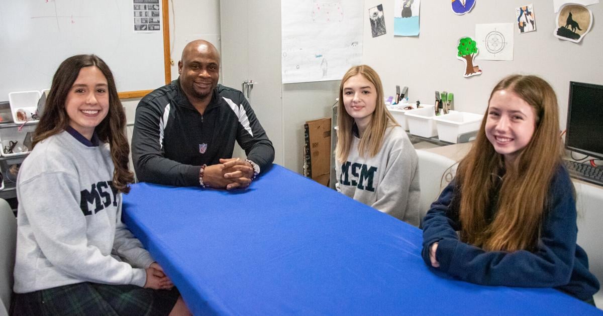 Lockport's Karszewski leads Mount St. Mary's summit with NFL VP Vincent in hopes of launching flag football program