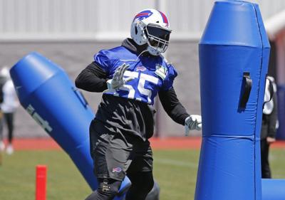 Bills To Sign Jerry Hughes To Extension