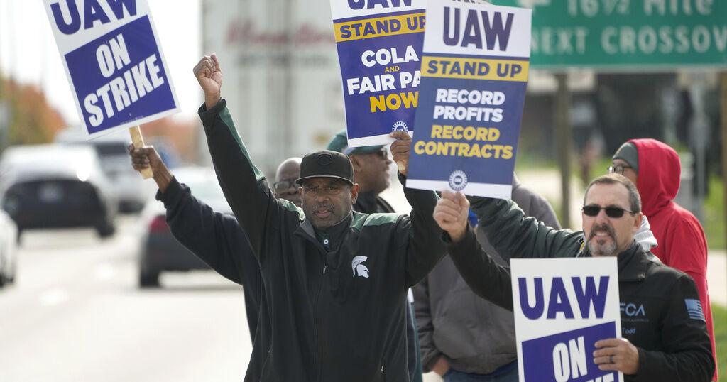 AP Sources: Auto workers and Stellantis reach tentative contract deal that follows model set by Ford - Vimarsana News