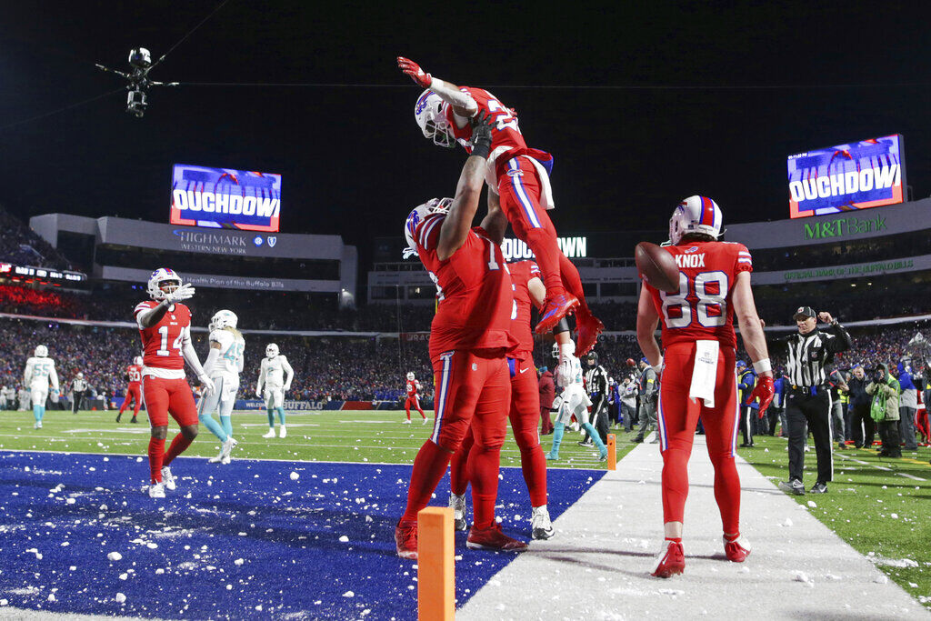 Bills Clinch Playoff Berth in Snowy Thriller Against Dolphins - The New  York Times