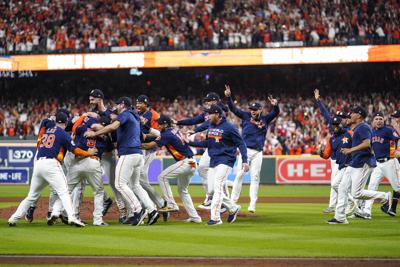 Astros fans take to the streets to celebrate 2022 World Series win