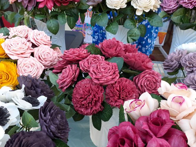 Bouquet bar operator sees real beauty in artificial plants ...