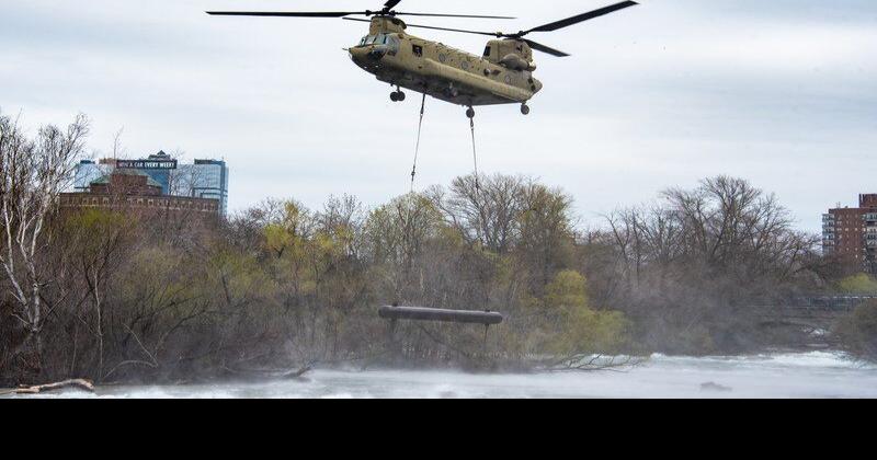 Mission accomplished: Wayward pontoon lifted from Niagara ...