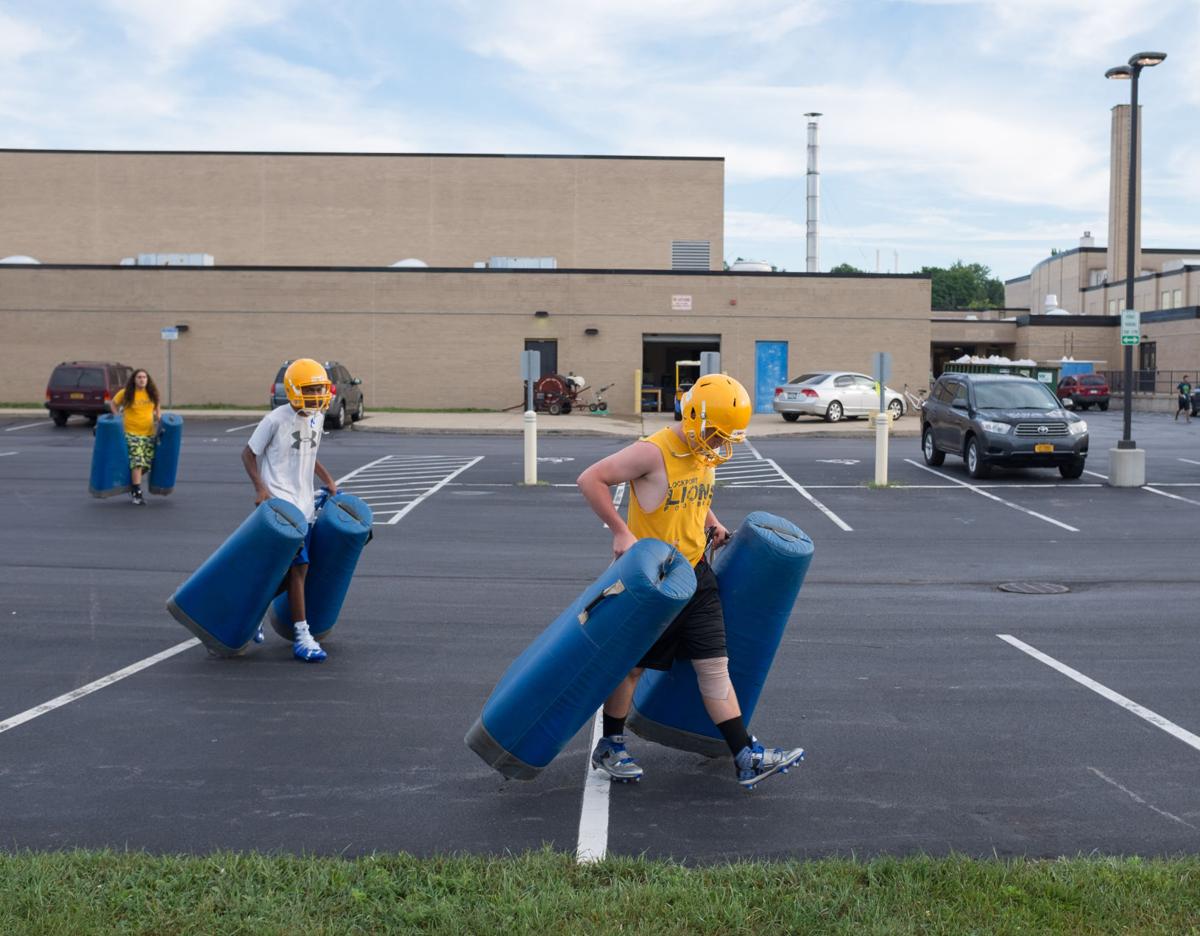 LPT 1608145 LHS Football-002.jpg