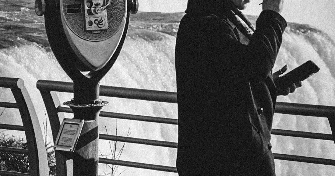 Falls artist finds 'mystery' behind 'The Tourist w/Sunglasses