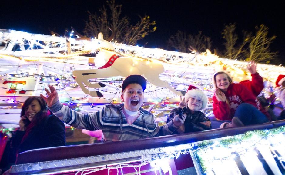 Thousands come to see Parade of Lights - Lodinews.com: News