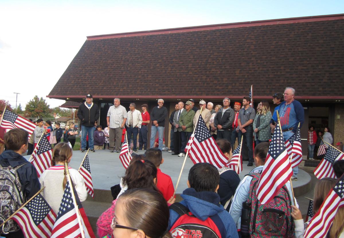Vinewood Elementary students honor local veterans News