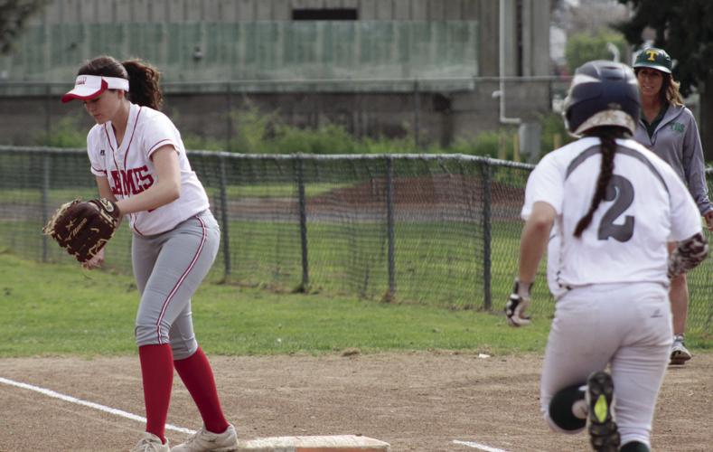 Softball Bulldogs burn Flames in TCAL opener Sports