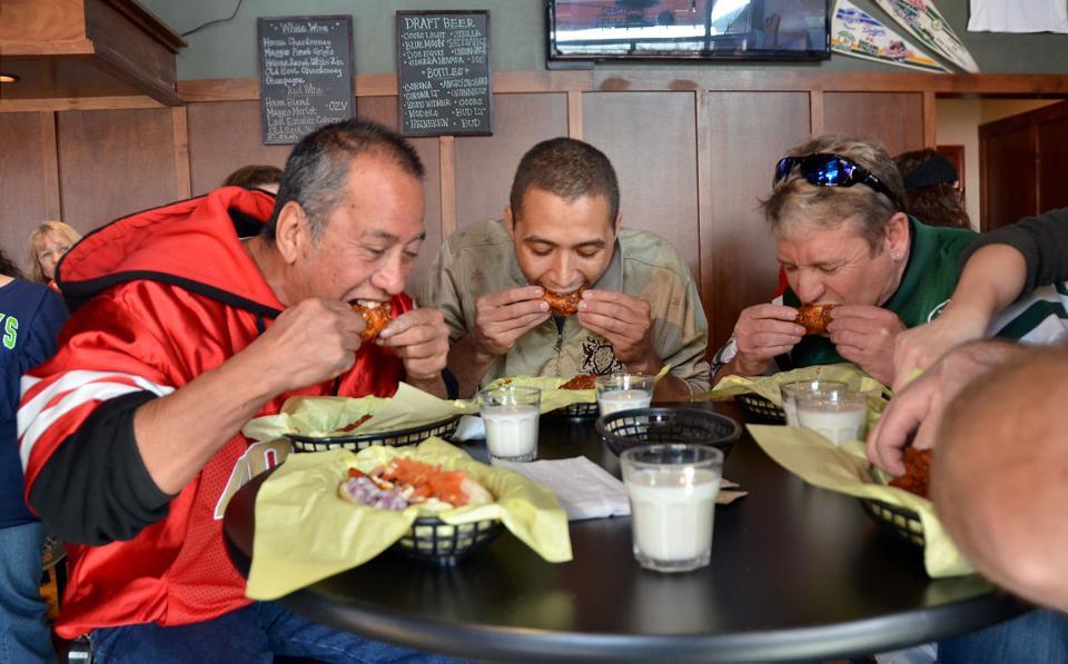 Shep’s Sports Bar and Grill in Lodi hosts hot wings eating contest
