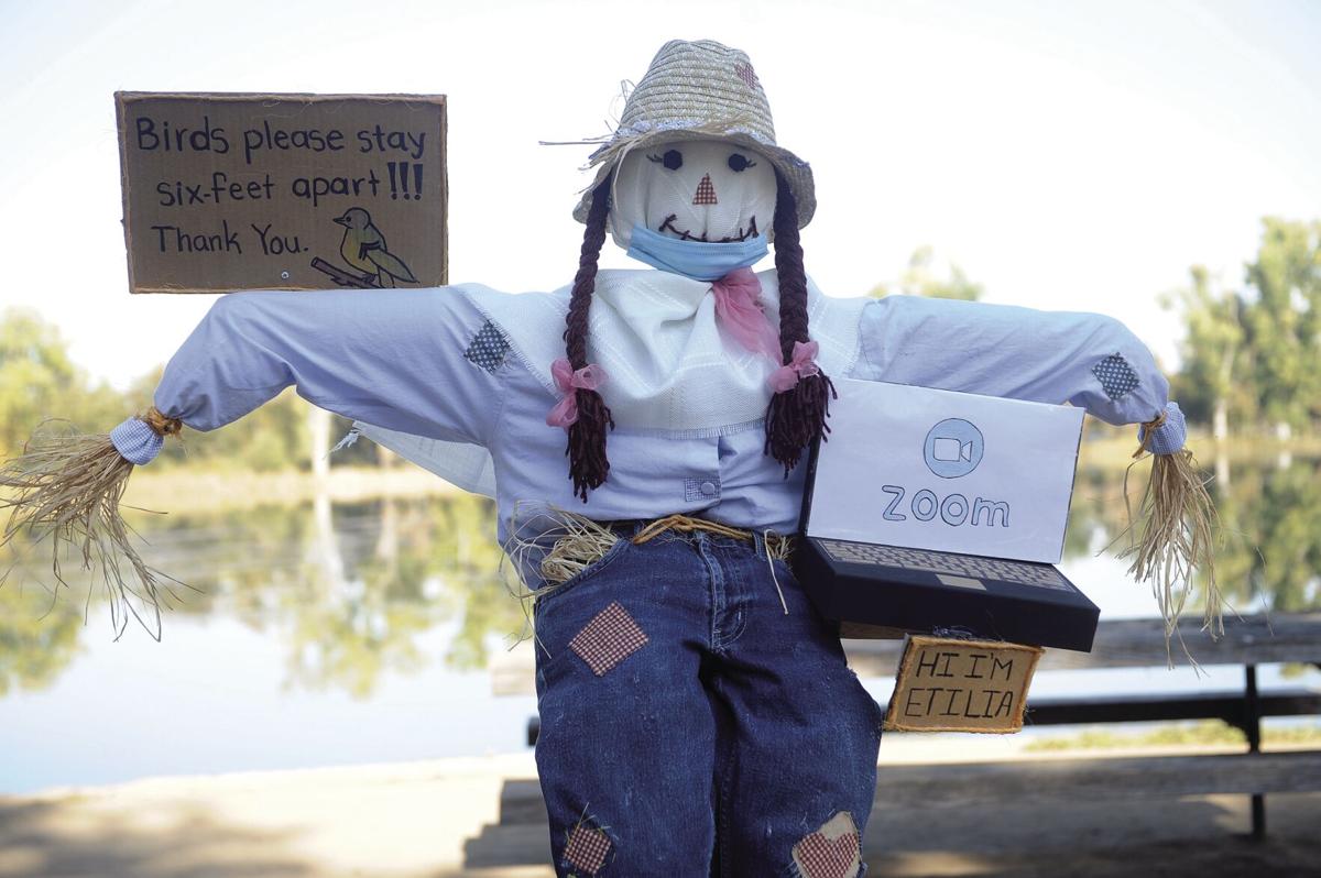 10_31_20_SCARECROW_07.JPG