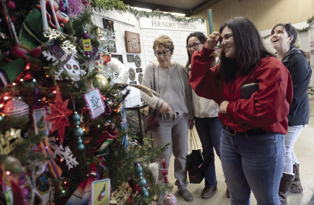 12_07_19_FESTIVAL_OF_TREES_06.JPG