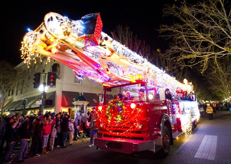 Thousands come to see Parade of Lights News