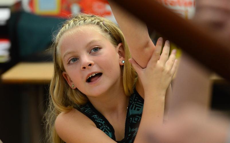 Vinewood Elementary School fourthgraders learn basics of songwriting