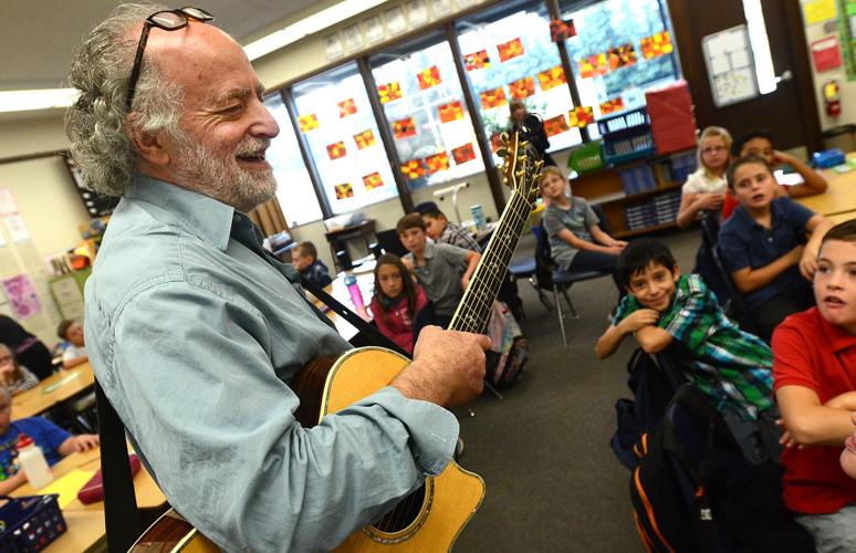 Vinewood Elementary School fourthgraders learn basics of songwriting