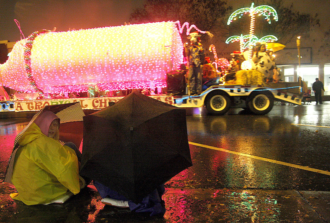 Parade of Lights draws large crowd to Downtown Lodi despite rain News