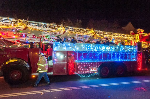 Crowds brave cold weather for annual Parade of Lights in Downtown Lodi ...