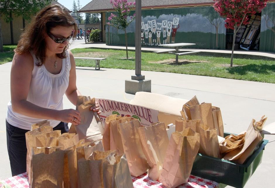 Vinewood Elementary School garden grows food, experiences Lodinews