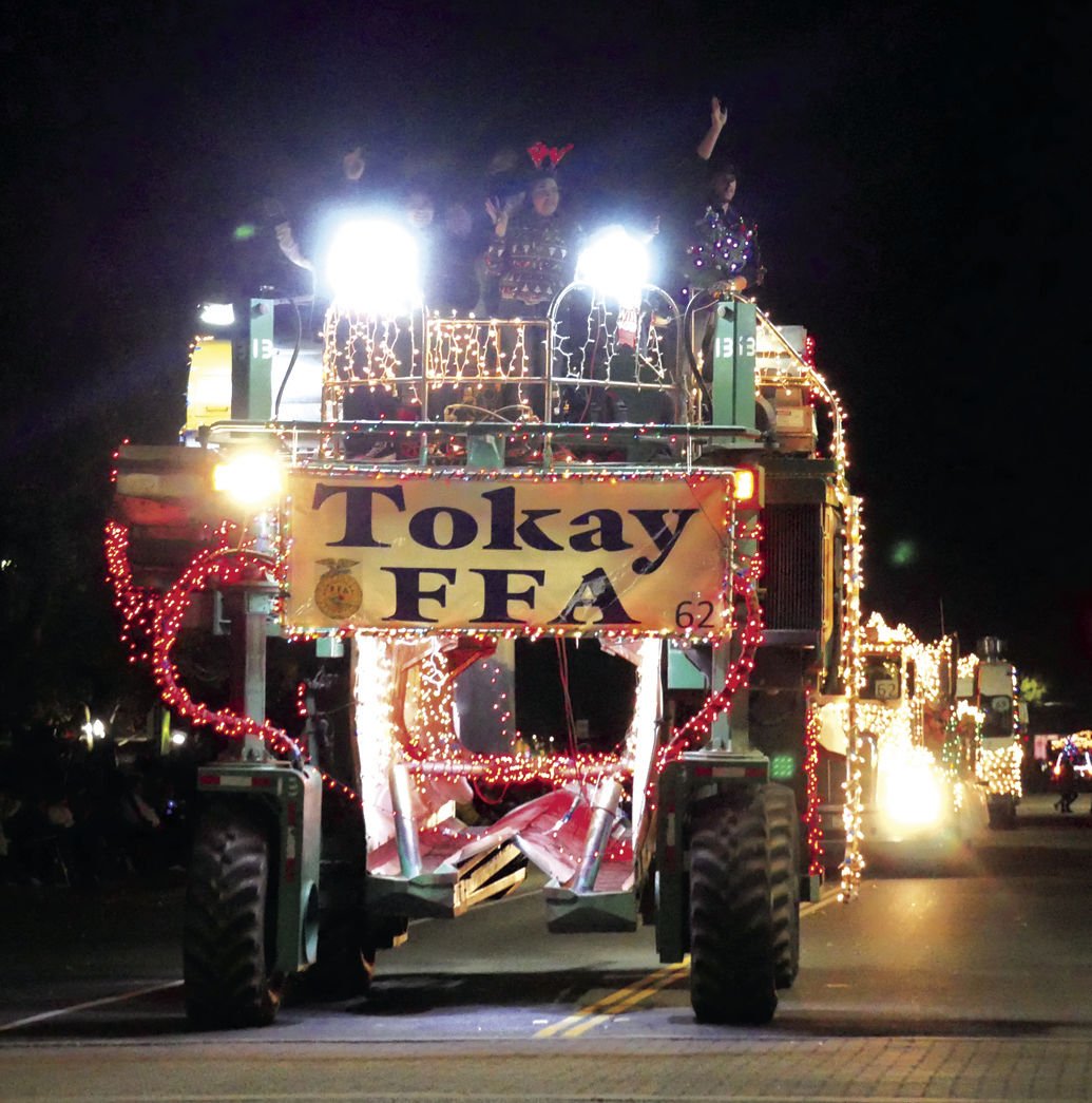 Parade of Lights excites Lodi crowds News