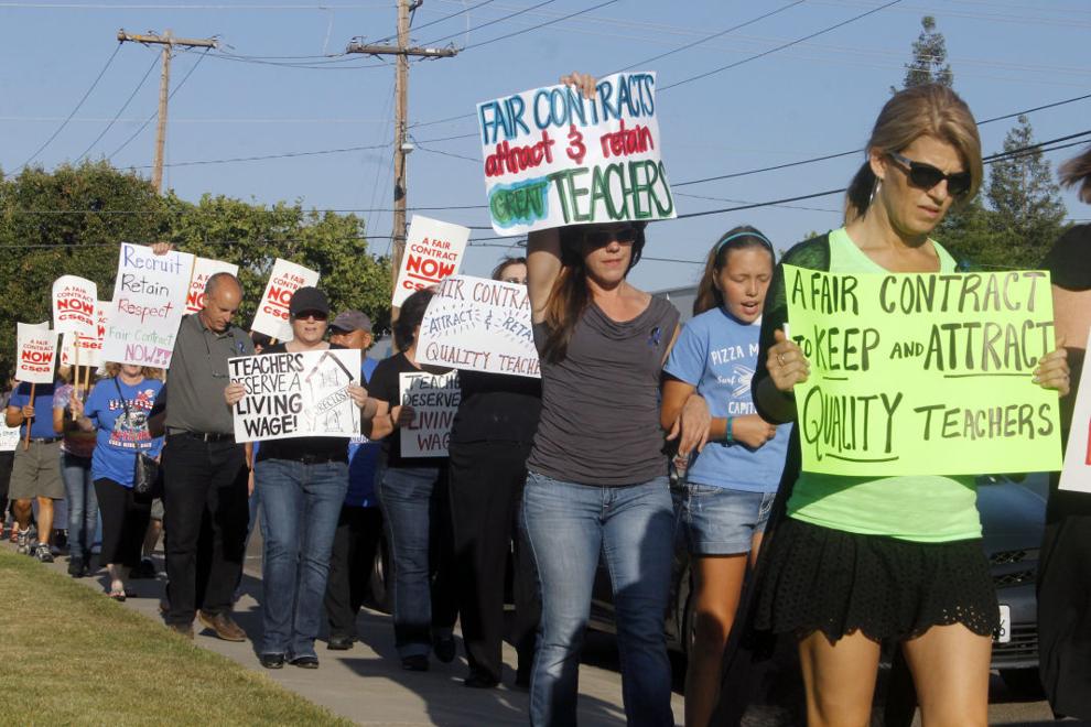 Lodi teachers, employees turn out to picket | News | lodinews.com