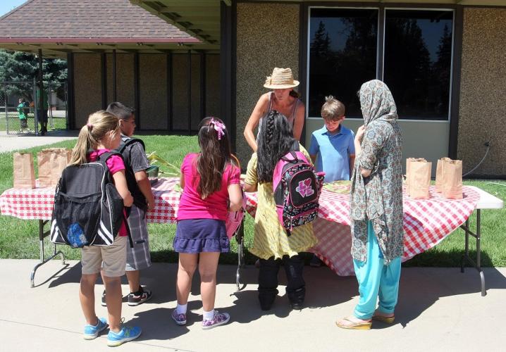 Vinewood Elementary School garden grows food, experiences News