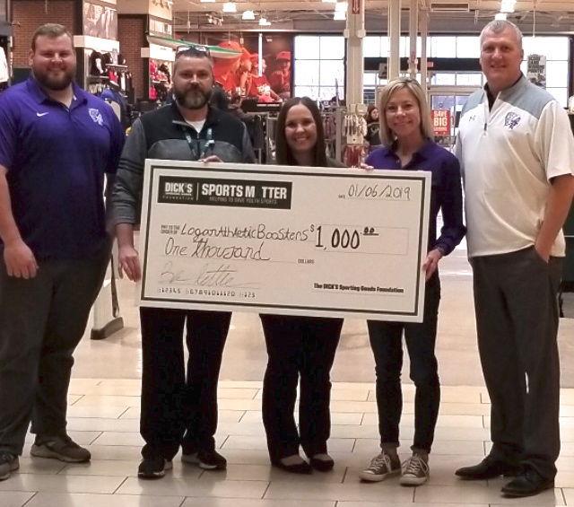 dick-s-sporting-goods-makes-donation-to-chieftain-center-sports